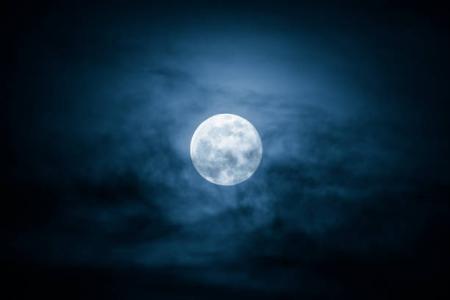 Gambar Intip Jadwal Blue Moon Malam Ini, Jangan  Tiba Terlewat! 